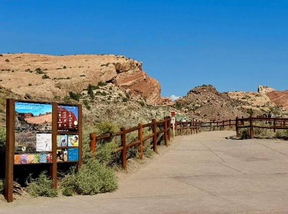 The paved path at the beginning of the Delicate Arch viewpoint trail is wide and flat.