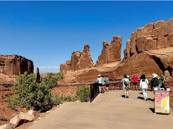 The viewing platform in Park Avenue in Arches National Park: photo shows a paved viewpoint with a few people