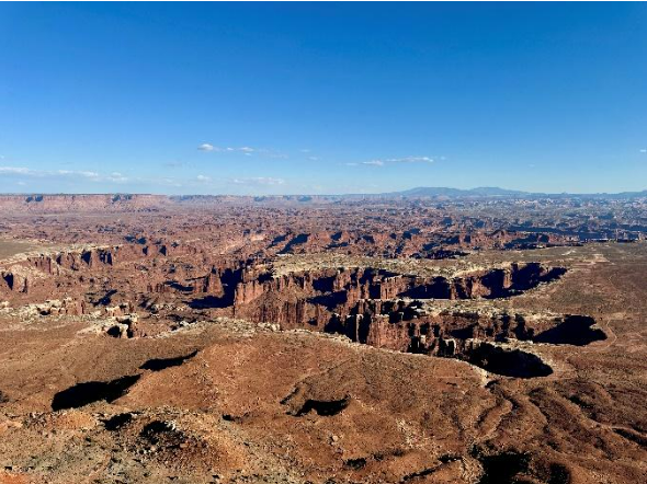 The Grand Point View overlook is a stunning, vast view over deep canyons and sandstone fins.